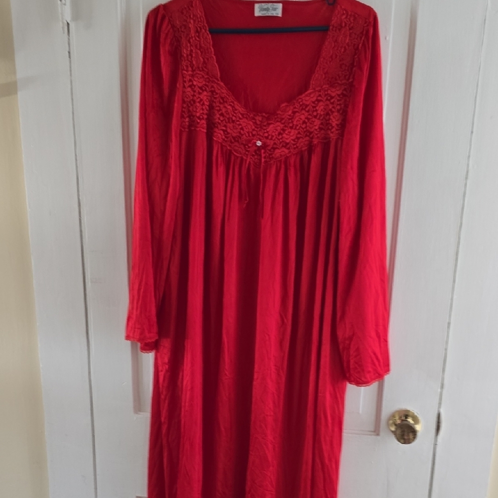Vanity Fair Red Nightgown 036